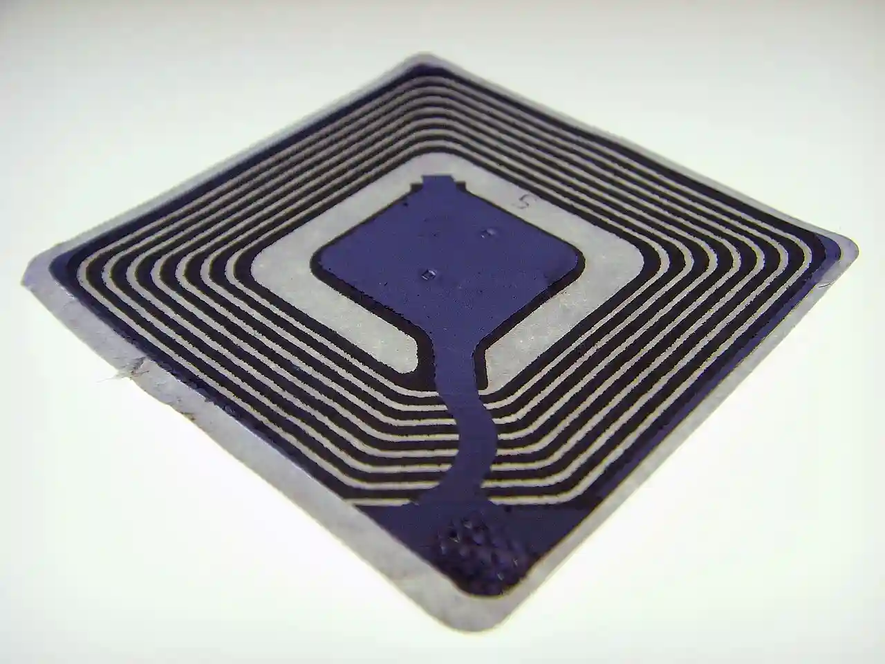 transponder-chip-cutaway
